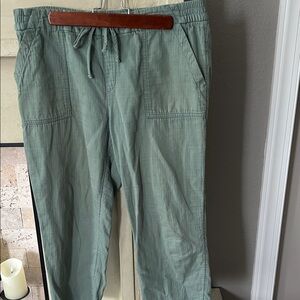 Old Navy Women's Sage Green Drawstring Capris